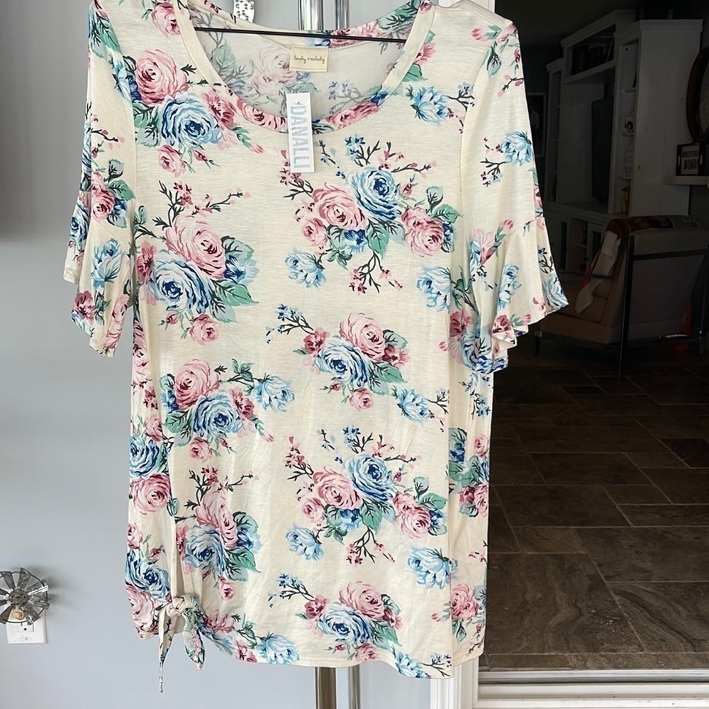 𝅺NWT Lovely Melody Top